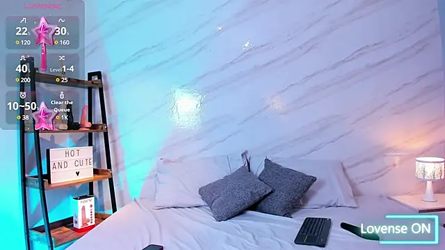 Snapshot of luoyi30 chatting on 02.14.25 luoyi30 online show from 02.14.25