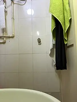 Snapshot of Hoskuw chatting on 12.12.24 Hoskuw online show from 12.12.24