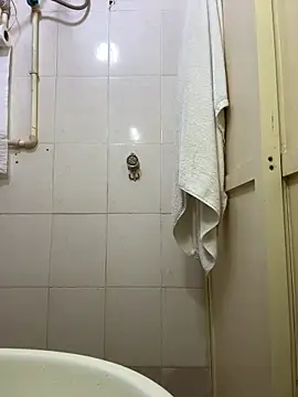 Snapshot of Hoskuw chatting on 01.24.25 Hoskuw online show from 01.24.25