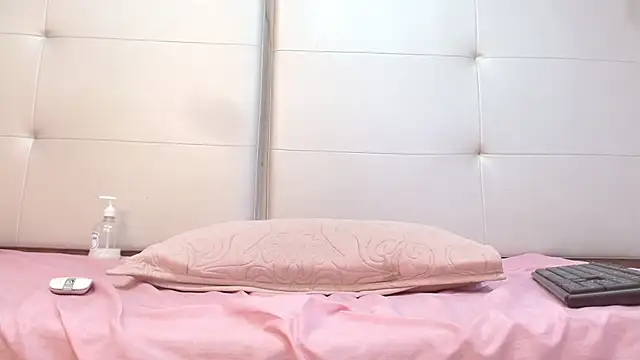 Alisson Freckles online show from 12.13.24