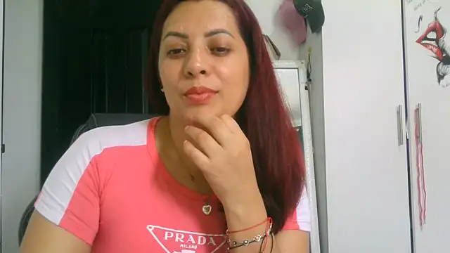 Snapshot of Anne_kis chatting on 10.17.25 Anne kis online show from 10.17.25