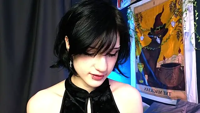 dark vamp  online show from 12.19.24