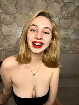 Snapshot of Kitty_Katrine chatting on 11.04.25 Kitty Katrine online show from 11.04.25