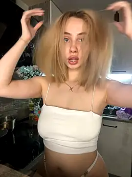 Snapshot of Kitty_Katrine chatting on 12.04.25 Kitty Katrine online show from 12.04.25