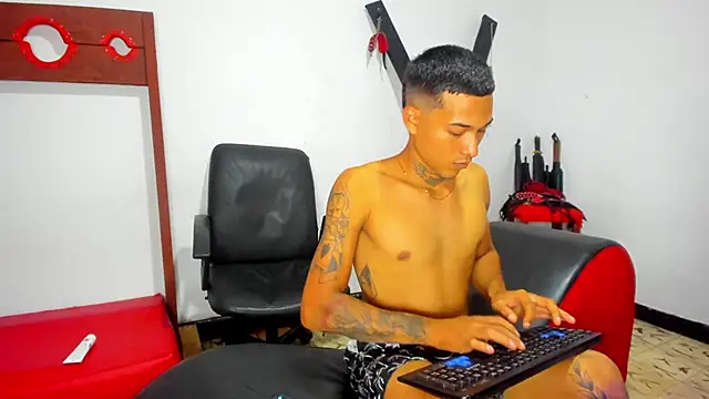 Hana and Zeta online show from 03.13.25