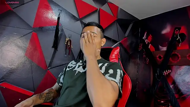 Hana and Zeta online show from 10.08.25