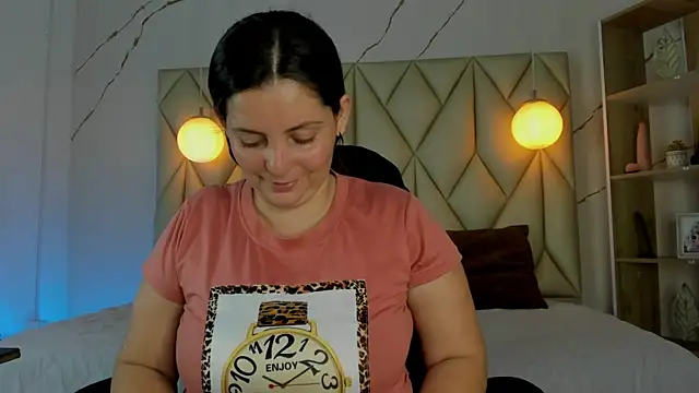 Snapshot of angelswets chatting on 12.18.25 angelswets online show from 12.18.25