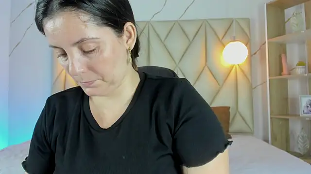 Snapshot of angelswets chatting on 12.20.25 angelswets online show from 12.20.25