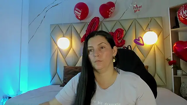 Snapshot of angelswets chatting on 02.15.26 angelswets online show from 02.15.26