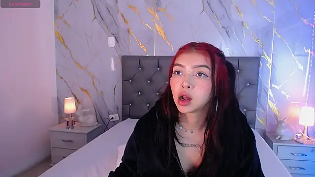 Snapshot of pettit_courtny chatting on 02.04.25 pettit courtny online show from 02.04.25