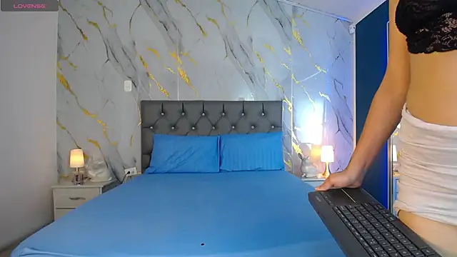 Snapshot of pettit_courtny chatting on 02.05.25 pettit courtny online show from 02.05.25