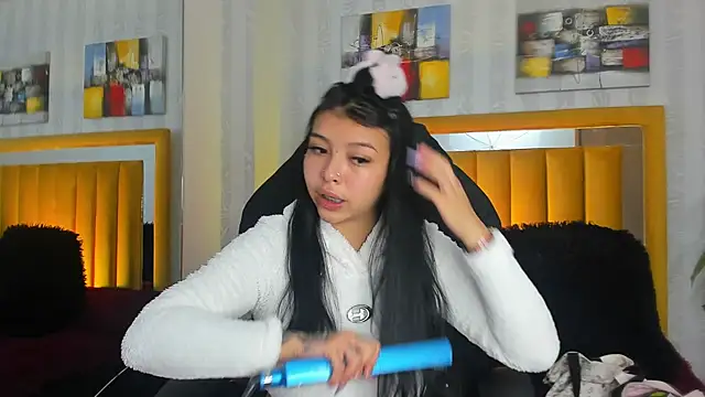 Snapshot of pettit_courtny chatting on 11.29.25 pettit courtny online show from 11.29.25