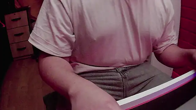 Snapshot of pisceslost chatting on 12.15.25 pisceslost online show from 12.15.25