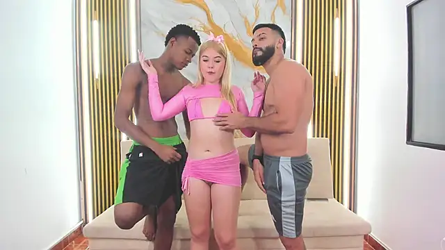 Snapshot of yez_hot_ggh chatting on 11.15.25 yez hot ggh online show from 11.15.25