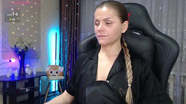 JessieOMays online show from 10.28.25