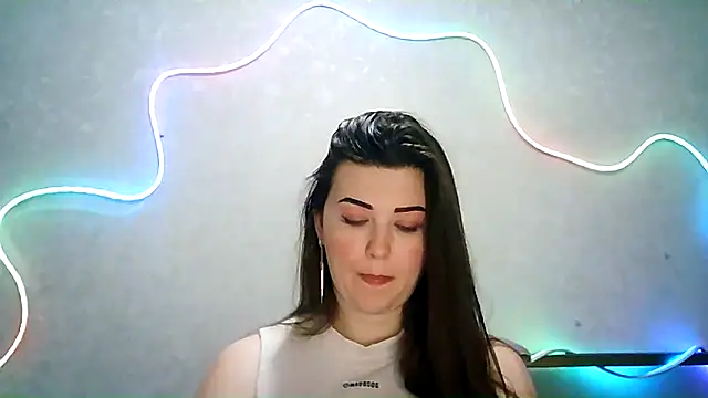 Snapshot of SeductiveTati chatting on 09.18.25 SeductiveTati online show from 09.18.25