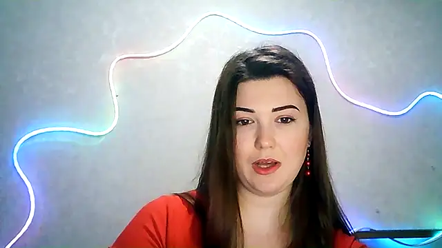 Snapshot of SeductiveTati chatting on 09.19.25 SeductiveTati online show from 09.19.25