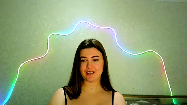 Snapshot of SeductiveTati chatting on 12.17.25 SeductiveTati online show from 12.17.25