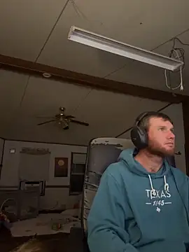 Snapshot of dcockell chatting on 10.27.25 dcockell online show from 10.27.25