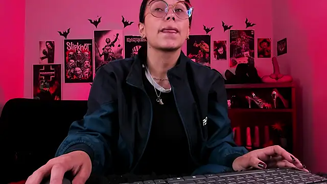 lilith-deveraux online show from 11.28.25