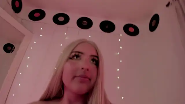 Snapshot of _dahian14_ chatting on 10.20.25 dahian14 online show from 10.20.25