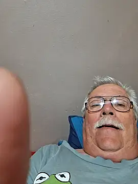 Snapshot of NawtyB1965 chatting on 10.24.25 NawtyB1965 online show from 10.24.25