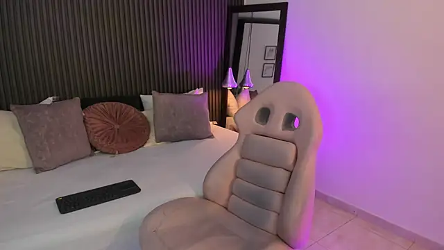 Snapshot of Axel_brunette1 chatting on 09.24.25 Axel brunette1 online show from 09.24.25