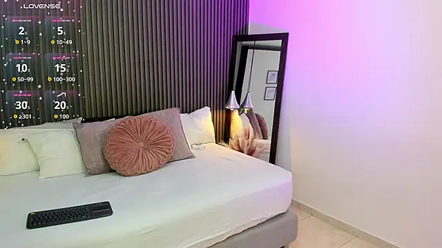 Snapshot of Axel_brunette1 chatting on 09.29.25 Axel brunette1 online show from 09.29.25