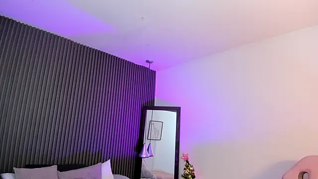 Snapshot of Axel_brunette1 chatting on 12.18.25 Axel brunette1 online show from 12.18.25