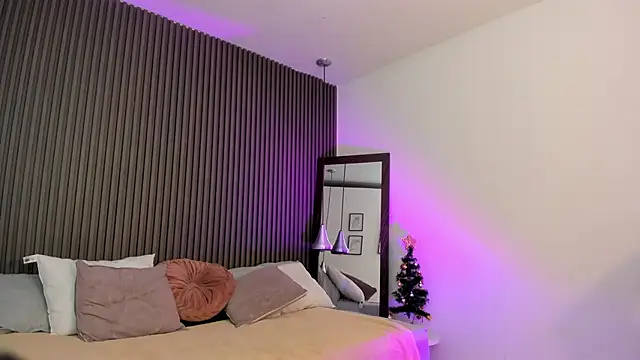 Snapshot of Axel_brunette1 chatting on 12.21.25 Axel brunette1 online show from 12.21.25