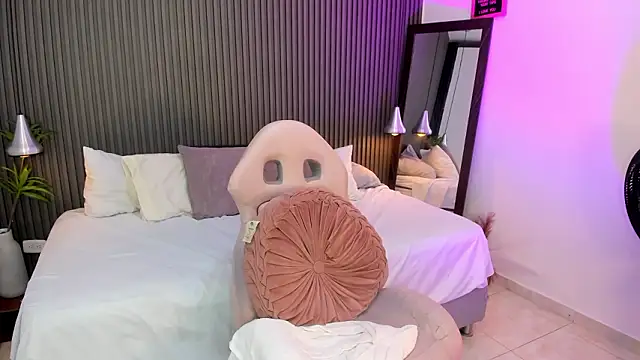 Snapshot of Axel_brunette1 chatting on 02.20.26 Axel brunette1 online show from 02.20.26