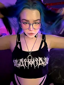 Snapshot of MaddisonHaas chatting on 11.22.25 MaddisonHaas online show from 11.22.25