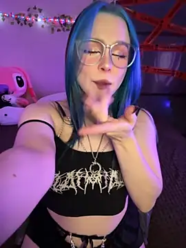 Snapshot of MaddisonHaas chatting on 11.27.25 MaddisonHaas online show from 11.27.25