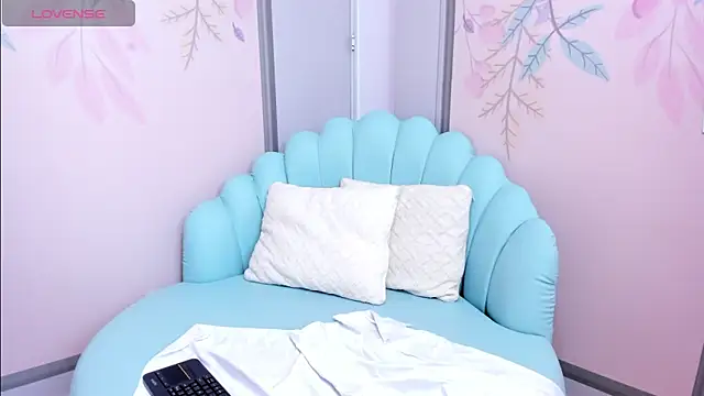 Sweetgirl4u  online show from 02.05.25