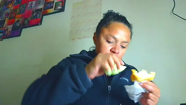 Snapshot of Samary_thomas chatting on 05.23.26 Samary thomas online show from 05.23.26