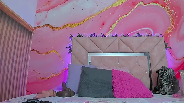 Taylor  cooper online show from 12.22.25