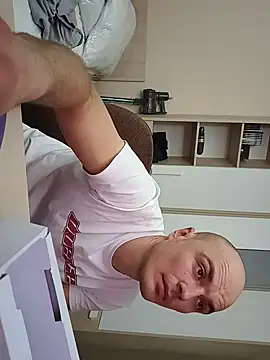 Snapshot of uleglasuczPL chatting on 01.23.25 uleglasuczPL online show from 01.23.25