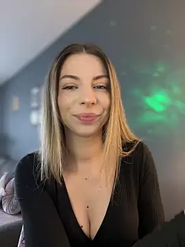 Mia Ethan online show from 03.31.26