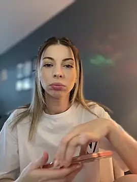 Mia Ethan online show from 05.27.26