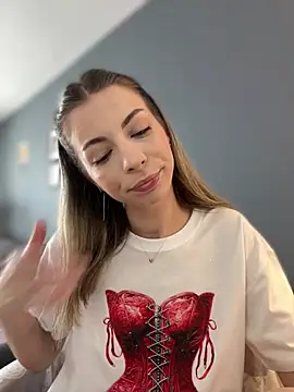 Mia Ethan online show from 06.05.26
