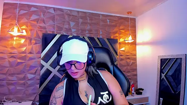 Alahia Dangelo online show from 10.03.25