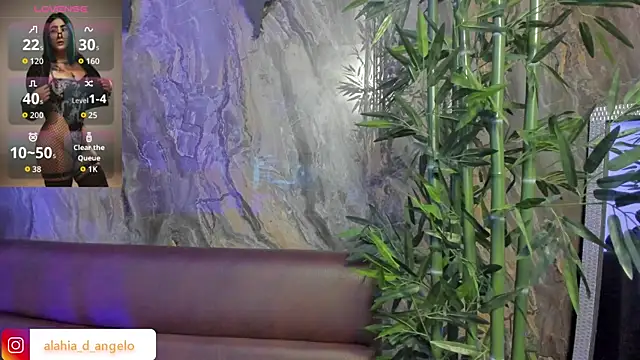 Alahia Dangelo online show from 11.13.25