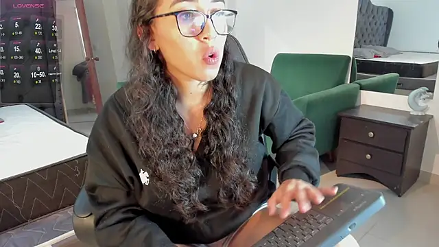 Snapshot of _maria_foxx_ chatting on 10.23.25 maria foxx online show from 10.23.25