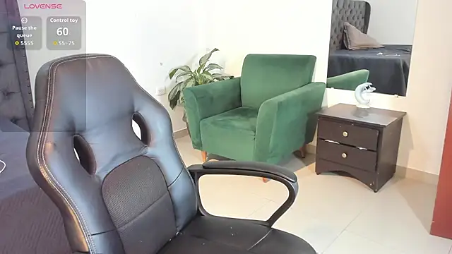 Snapshot of _maria_foxx_ chatting on 10.27.25 maria foxx online show from 10.27.25