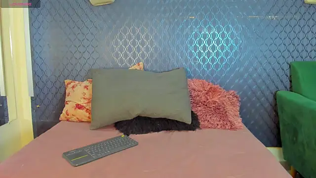 Snapshot of _maria_foxx_ chatting on 11.20.25 maria foxx online show from 11.20.25