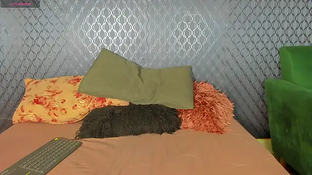 Snapshot of _maria_foxx_ chatting on 11.21.25 maria foxx online show from 11.21.25