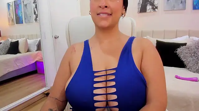 Snapshot of DaniRousse chatting on 09.20.25 DaniRousse online show from 09.20.25