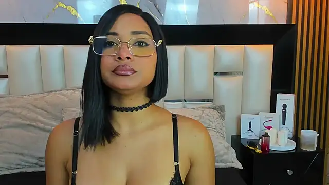 SofiaLaurents online show from 11.10.25