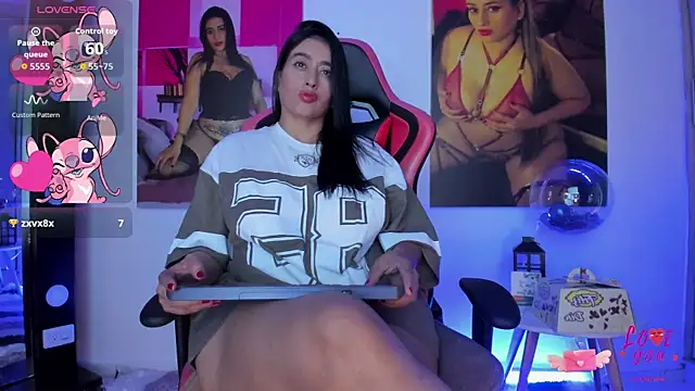 Snapshot of vaiolet_triana chatting on 11.19.25 vaiolet triana online show from 11.19.25