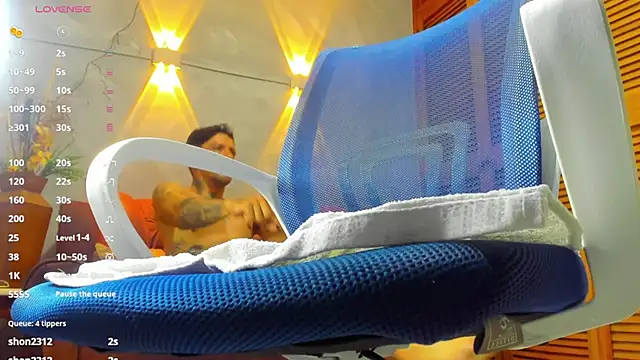 Snapshot of Dylanstonne chatting on 12.01.24 Dylanstonne online show from 12.01.24